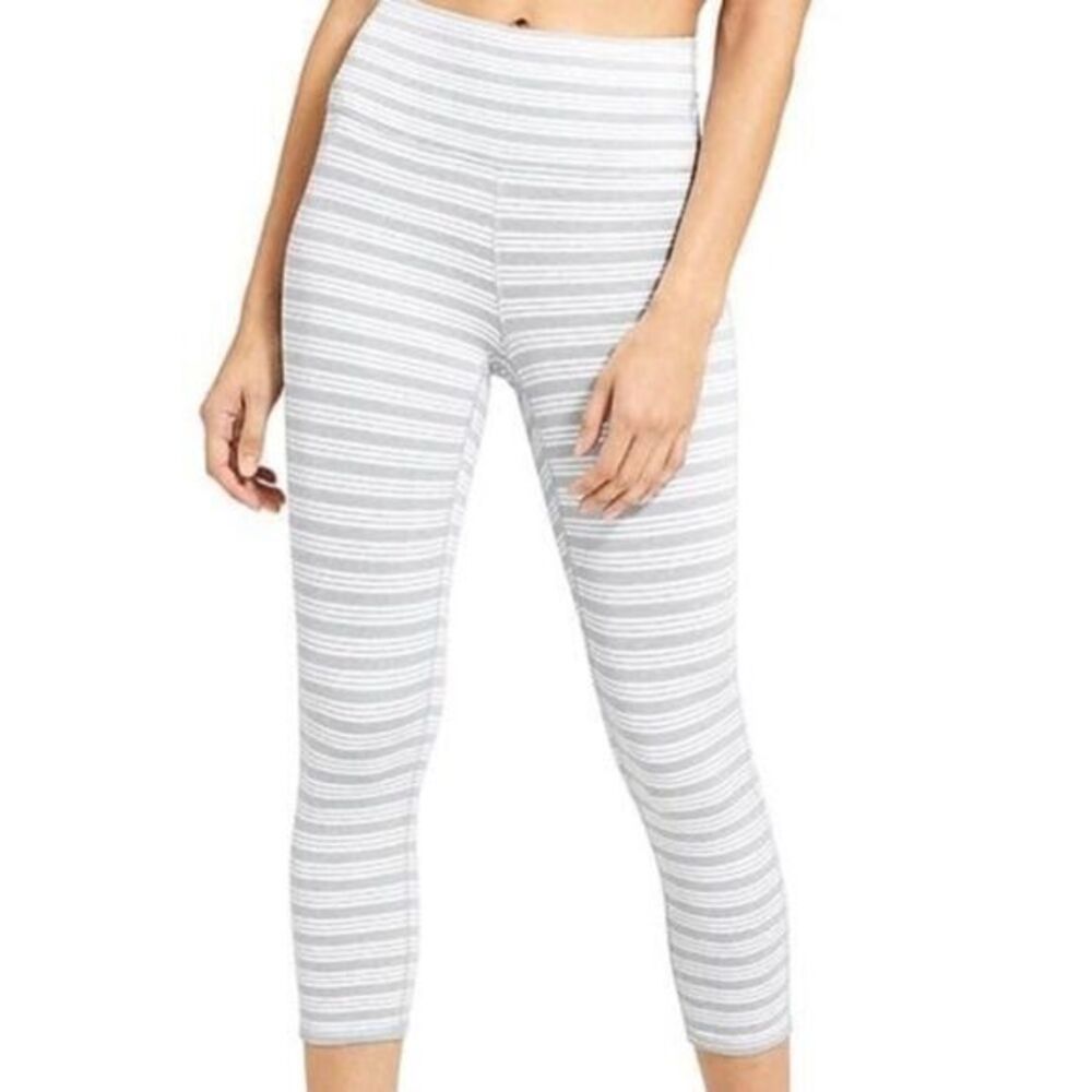 Athleta heather gray striped high rise Capri cropped leggings medium